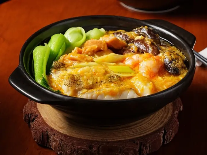 招牌料理:蟹粉海皇豆腐煲