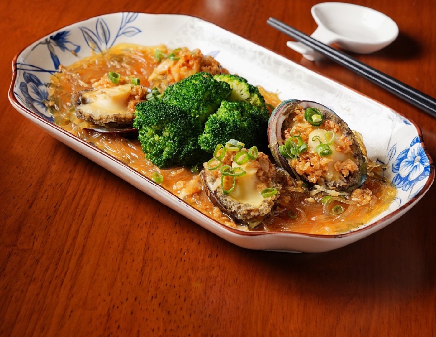 招牌料理:銀絲蒜蒸鮑魚